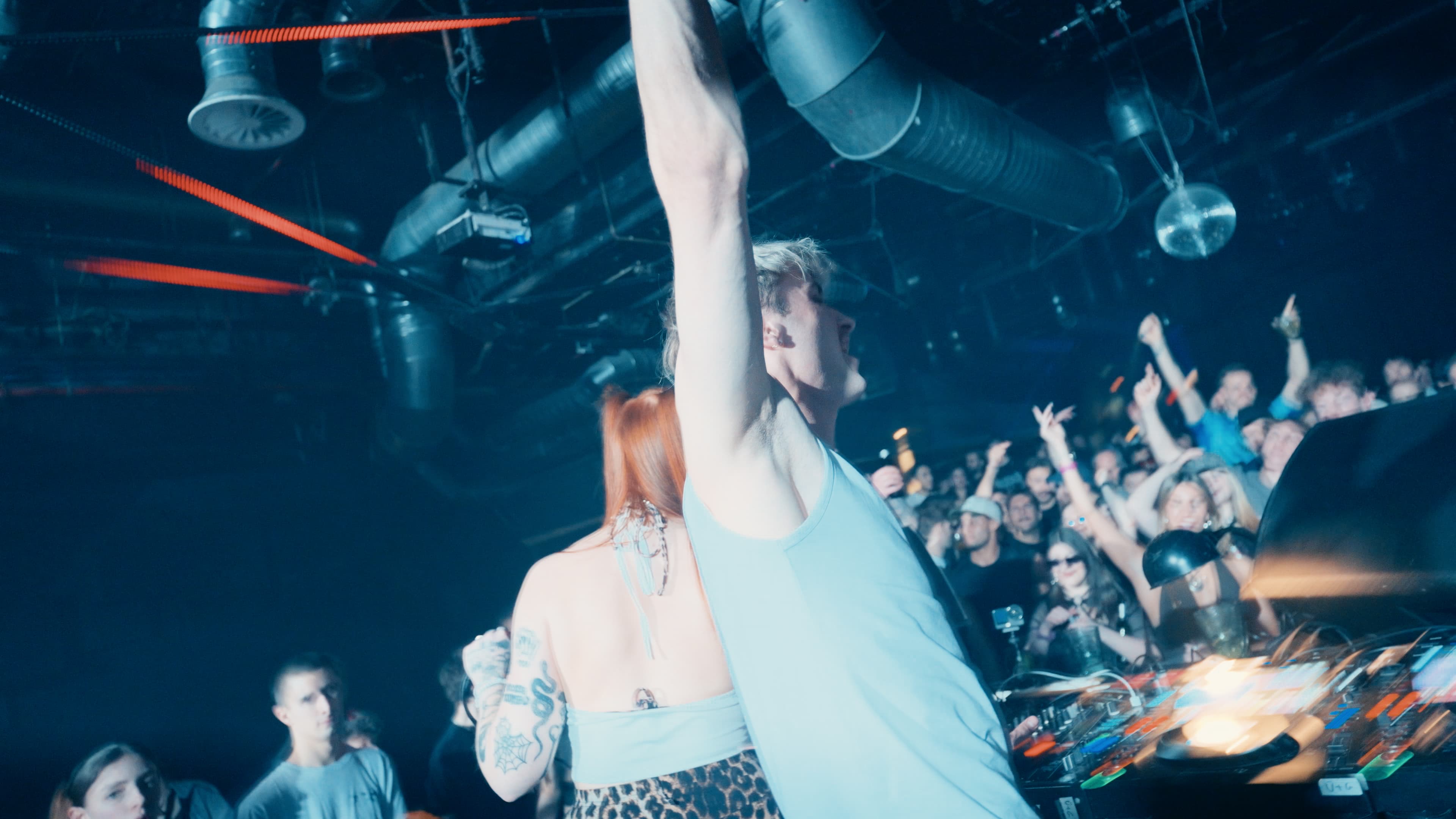 UNROMANTIC live — Photo 4