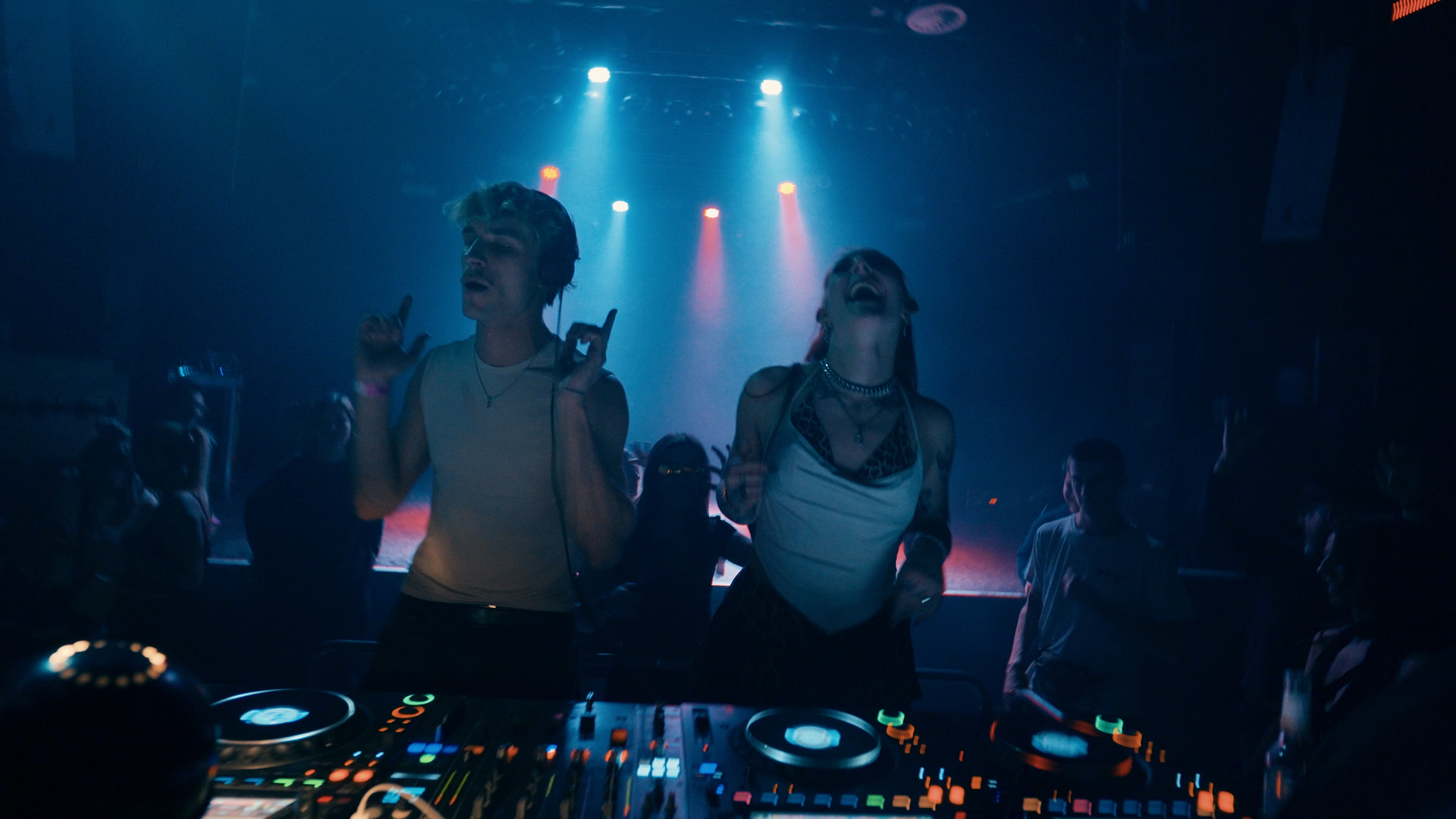 UNROMANTIC live — Photo 12